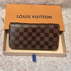 SOLD-Louis Vuitton Damier Ebene Long Zippy Wallet! 💯Authentic.